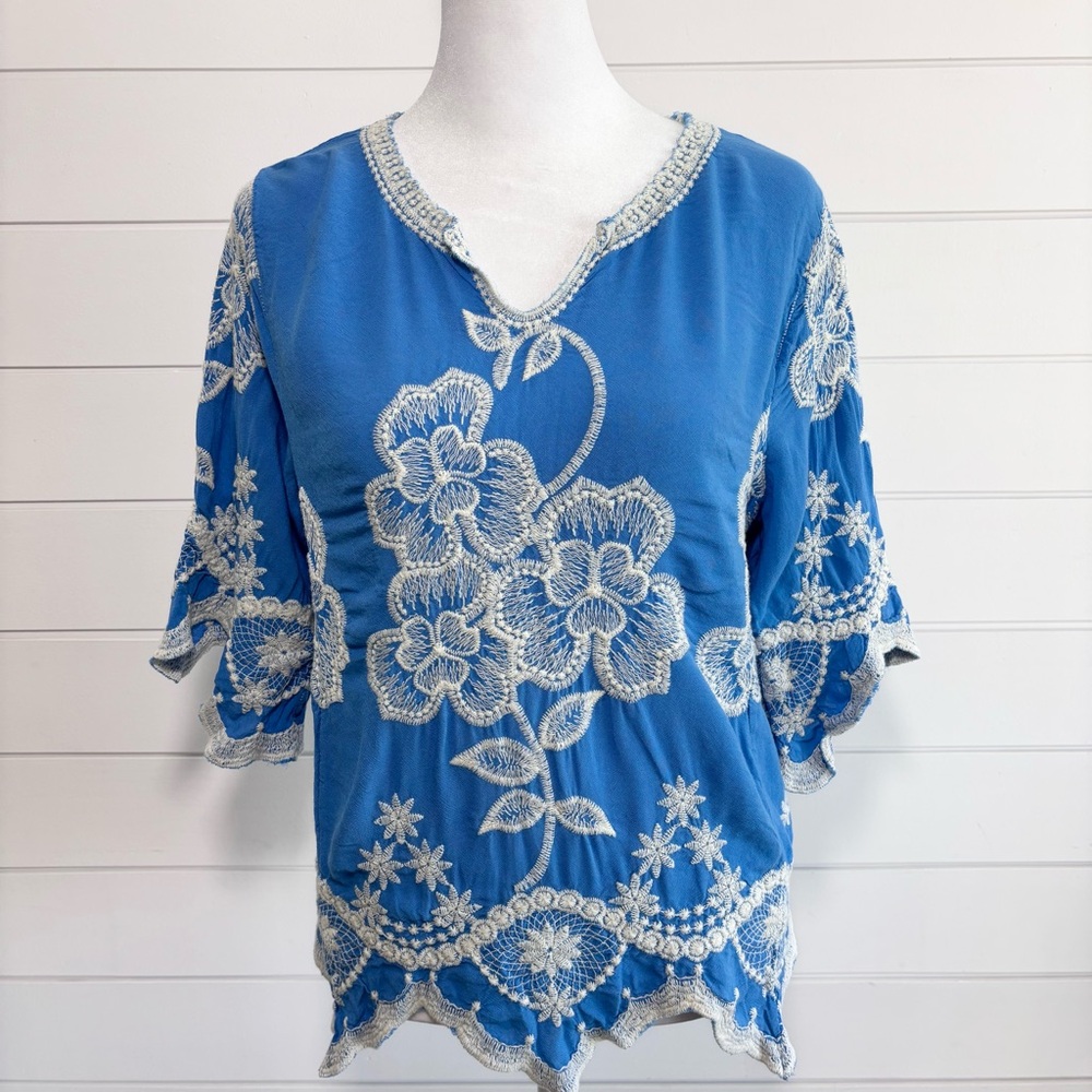 Solitaire Blue Ivory Floral Embroidered Top 3/4 sleeves Size M